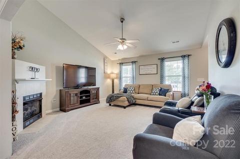 547 Pennyfields Ln, Clover, SC 29710 photo 5