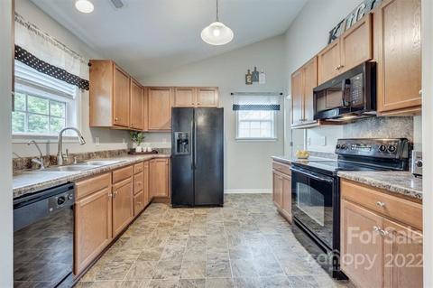 547 Pennyfields Ln, Clover, SC 29710 photo 9