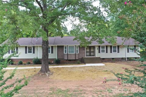138 Lennox Dr, Wadesboro, NC 28170