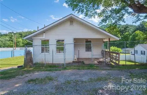 6936 Old Clyde Rd, Canton, NC 28716