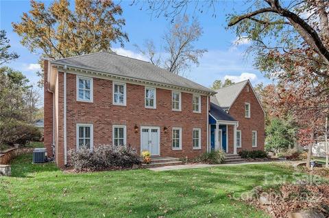 3410 Foxridge Rd, Charlotte, NC 28226