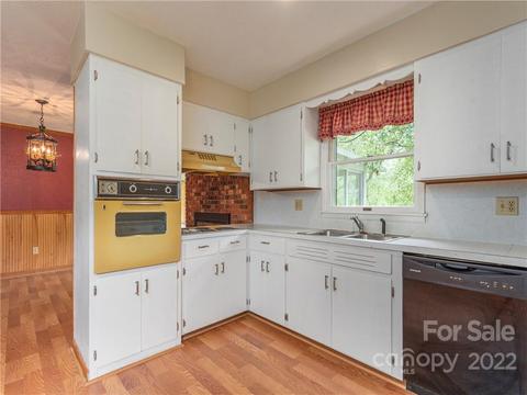 243 Camelot Dr, Clyde, NC 28721 photo 6