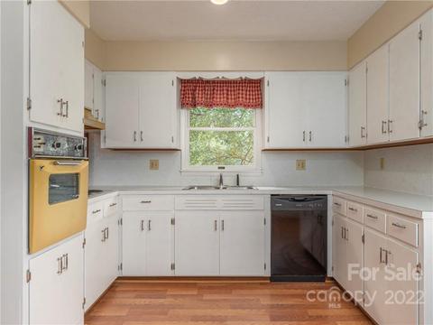 243 Camelot Dr, Clyde, NC 28721 photo 5