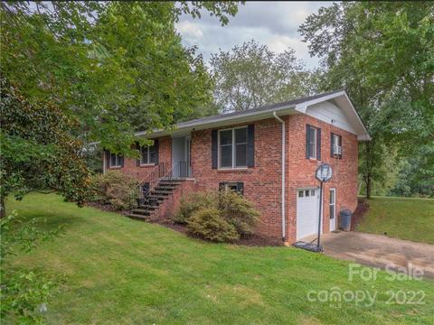 243 Camelot Dr, Clyde, NC 28721 photo 3