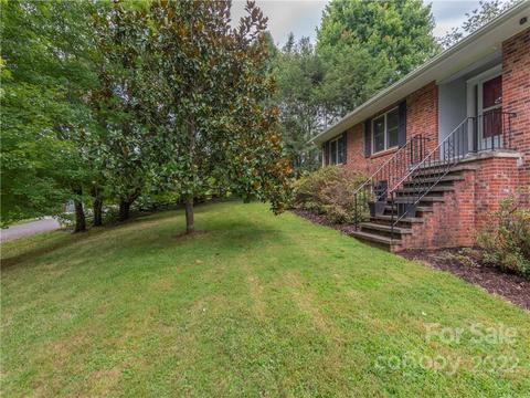 243 Camelot Dr, Clyde, NC 28721 photo 2