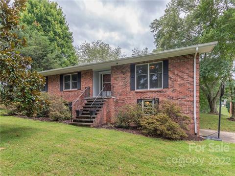 243 Camelot Dr, Clyde, NC 28721 photo 1