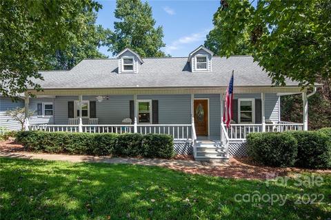3933 3945 Shakespeare Dr, Hickory, NC 28601 photo 1