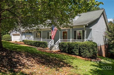 3933 3945 Shakespeare Dr, Hickory, NC 28601 photo 4