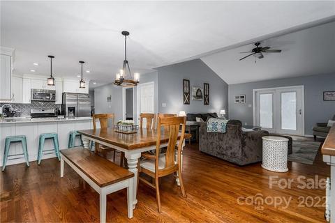 3933 3945 Shakespeare Dr, Hickory, NC 28601 photo 6