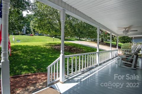 3933 3945 Shakespeare Dr, Hickory, NC 28601 photo 5