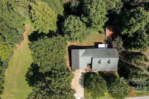 3933 3945 Shakespeare Dr, Hickory, NC 28601 photo 2