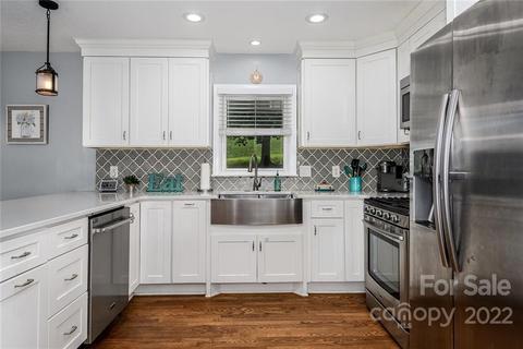 3933 3945 Shakespeare Dr, Hickory, NC 28601 photo 10