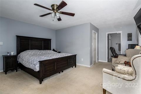 3933 3945 Shakespeare Dr, Hickory, NC 28601 photo 17