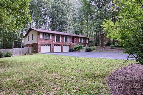 135 E Laurel Ln E, Etowah, NC 28729 photo 4