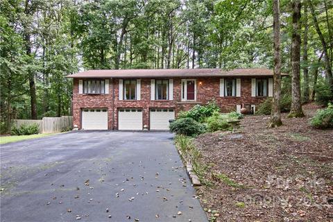 135 E Laurel Ln E, Etowah, NC 28729 photo 3