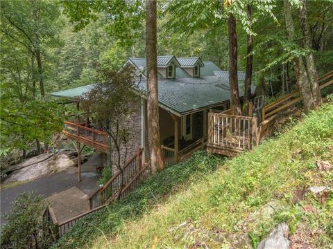 174 Smoky Hollow Dr, Waynesville, NC 28785