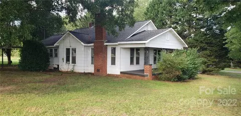 2720 Newton Dr, Statesville, NC 28677