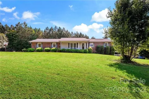 186 Hunt Ln, Marion, NC 28752