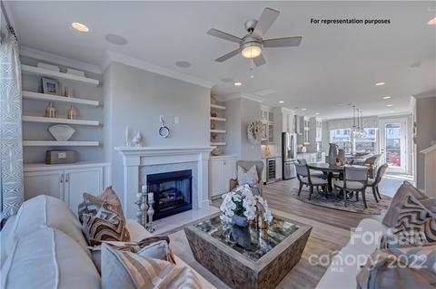 4025 Hidden Oaks Dr, Charlotte, NC 28205