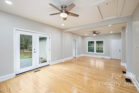 25 Beaver St, Tryon, NC 28782 photo 3