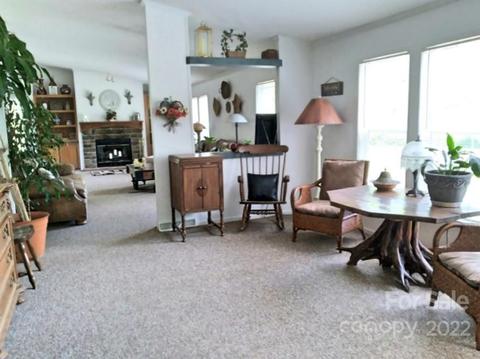 73 Galloway Pl, Clyde, NC 28721 photo 2