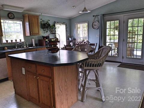 73 Galloway Pl, Clyde, NC 28721 photo 5