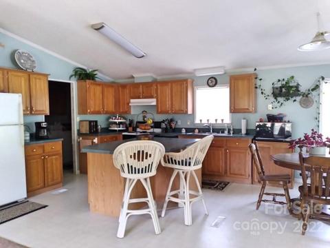 73 Galloway Pl, Clyde, NC 28721 photo 4