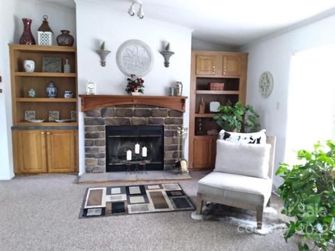 73 Galloway Pl, Clyde, NC 28721 photo 3
