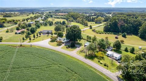 162 Turkey Foot Rd, Harmony, NC 28634 photo 3