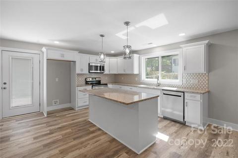 406 High St, Lowell, NC 28098 photo 5