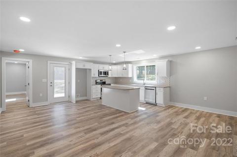 406 High St, Lowell, NC 28098 photo 2