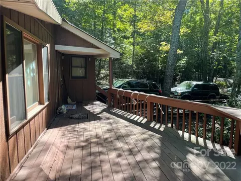 8 Bear Wallow Dr, Spruce Pine, NC 28777 photo 4