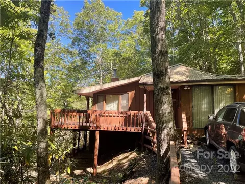8 Bear Wallow Dr, Spruce Pine, NC 28777 photo 2