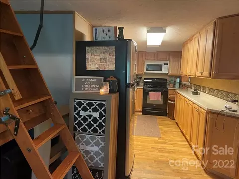 8 Bear Wallow Dr, Spruce Pine, NC 28777 photo 7