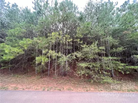 10360 Lakeshore Dr, Lancaster, SC 29720