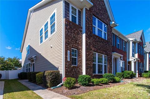 8229 Viewpoint Ln, Cornelius, NC 28031 photo 1