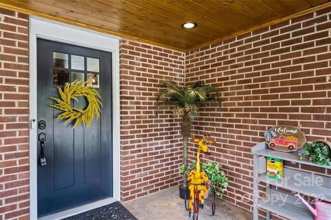 407 1st St E, Conover, NC 28613 photo 2