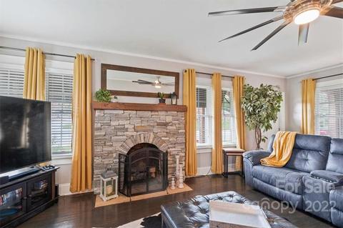 407 1st St E, Conover, NC 28613 photo 3