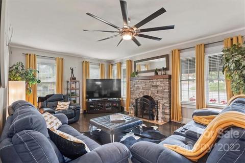 407 1st St E, Conover, NC 28613 photo 4