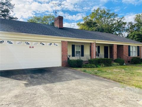 302 Moore St, Lancaster, SC 29720 photo 1