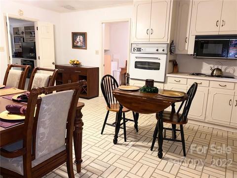 302 Moore St, Lancaster, SC 29720 photo 4