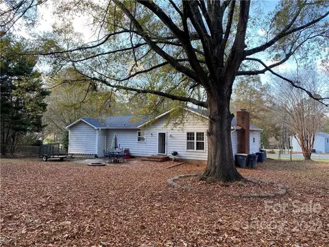 2406 Applegate Dr, Concord, NC 28027 photo 4