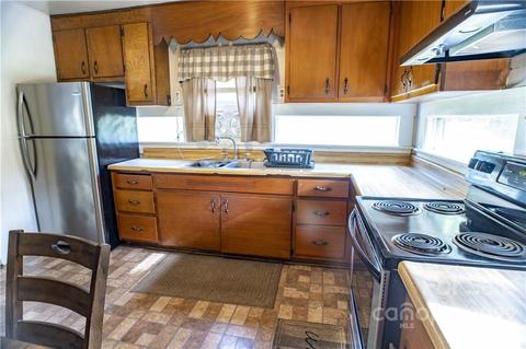78 Evans Rd, Canton, NC 28716 photo 8