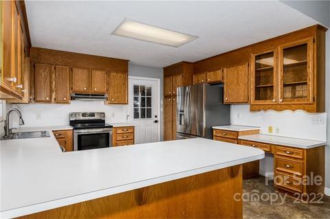 5214 Olde School Dr, Hickory, NC 28602 photo 11