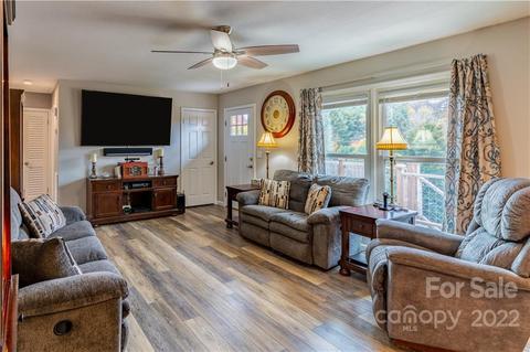 107 Pebblebrook St, Clyde, NC 28721 photo 4