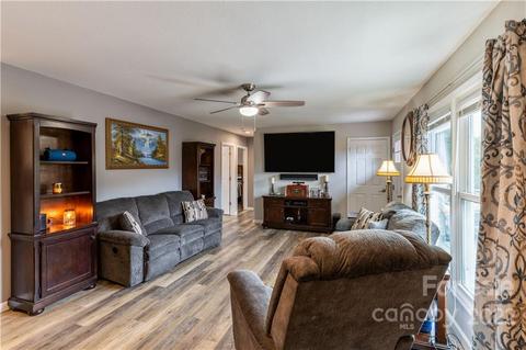 107 Pebblebrook St, Clyde, NC 28721 photo 13
