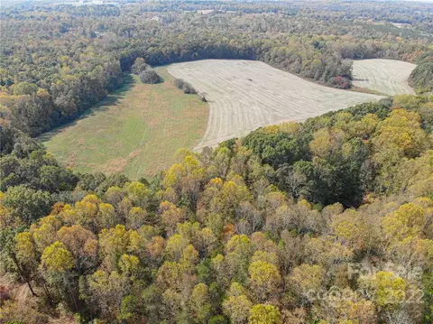 136 Jt Hall Dr, Bessemer City, NC 28016