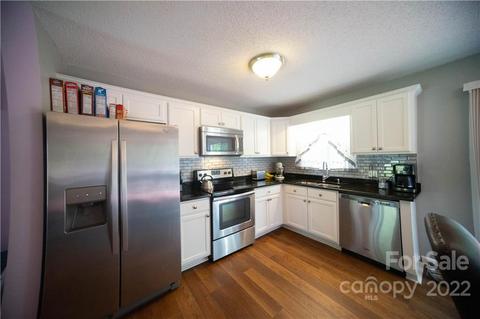 2146 Redberry Ln, Conover, NC 28613 photo 6