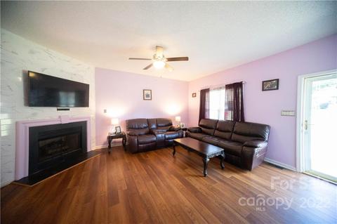 2146 Redberry Ln, Conover, NC 28613 photo 2