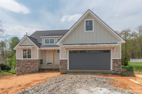 25 Willow Bend Dr, Candler, NC 28715